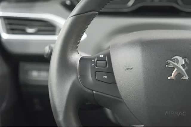 Peugeot 2008 (2018) thumbnail 23