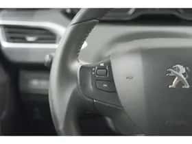 Peugeot 2008 (2018) thumbnail 23