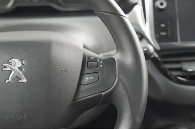 Peugeot 2008 (2018) thumbnail 24