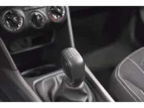 Peugeot 2008 (2018) thumbnail 32