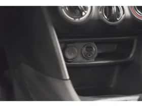 Peugeot 2008 (2018) thumbnail 33