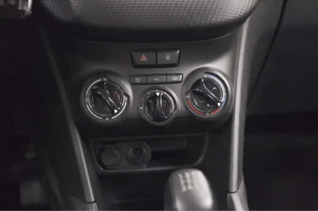 Peugeot 2008 (2018) thumbnail 34