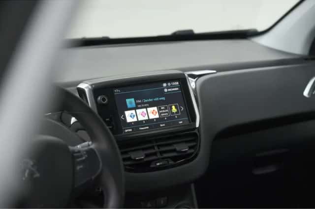 Peugeot 2008 (2018) thumbnail 36