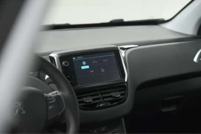 Peugeot 2008 (2018) thumbnail 37