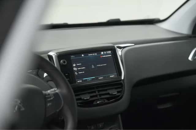 Peugeot 2008 (2018) thumbnail 41
