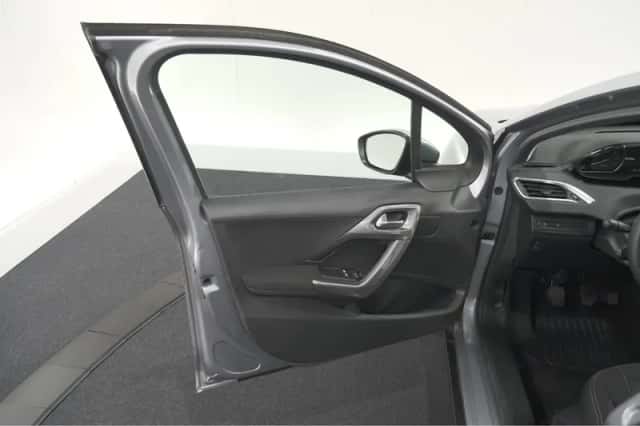 Peugeot 2008 (2018) thumbnail 52