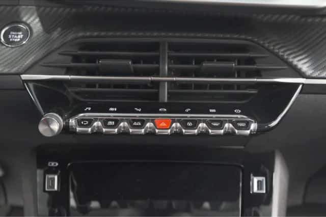 Peugeot 208 (2022) thumbnail 40