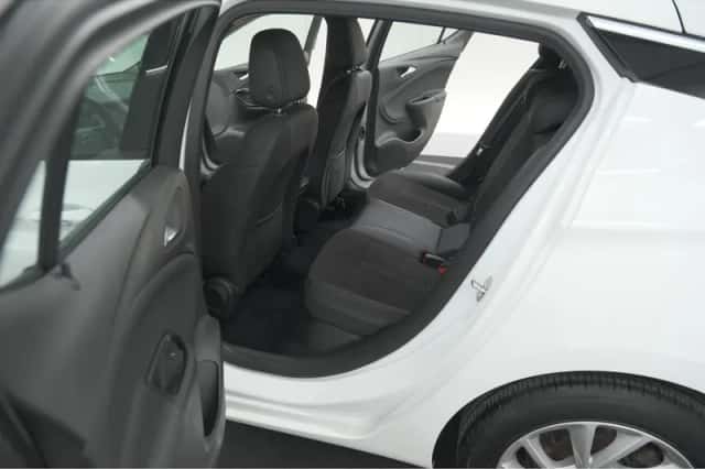 Opel Astra (2022) thumbnail 25