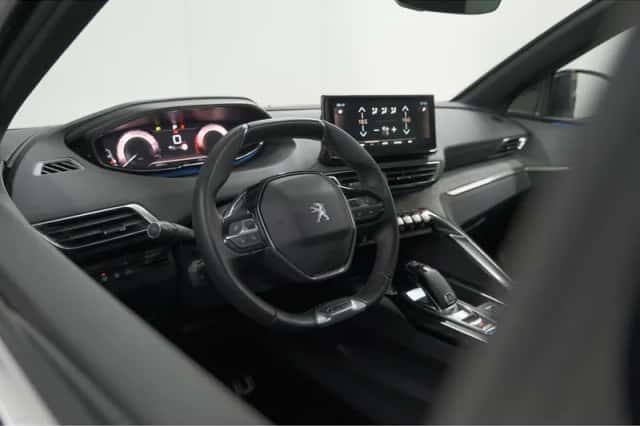 Peugeot 5008 (2022) thumbnail 2