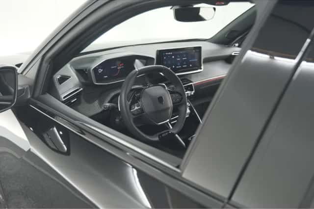 Peugeot 2008 (2024) thumbnail 2