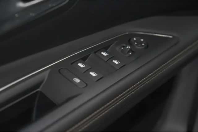 Peugeot 3008 (2023) thumbnail 23