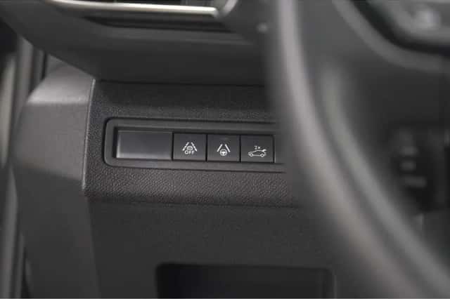 Peugeot 3008 (2023) thumbnail 36