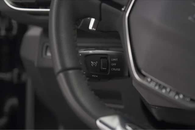 Peugeot 3008 (2023) thumbnail 37