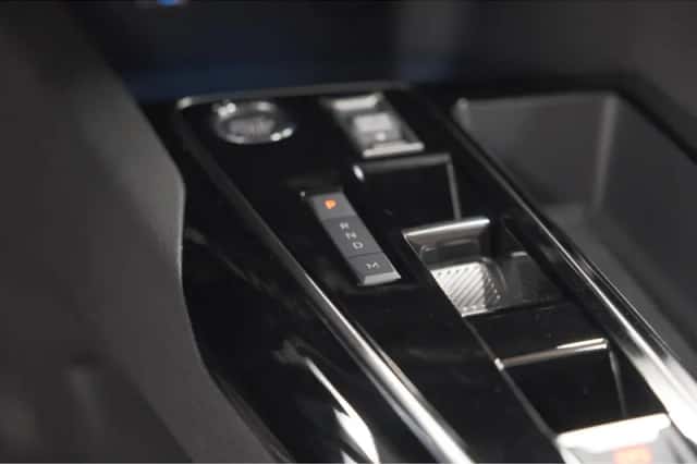Peugeot 3008 (2023) thumbnail 41