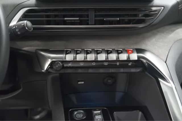 Peugeot 3008 (2023) thumbnail 44