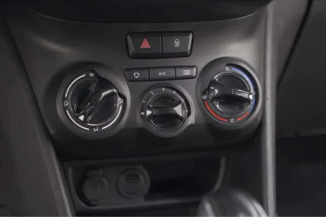 Peugeot 208 (2019) thumbnail 35