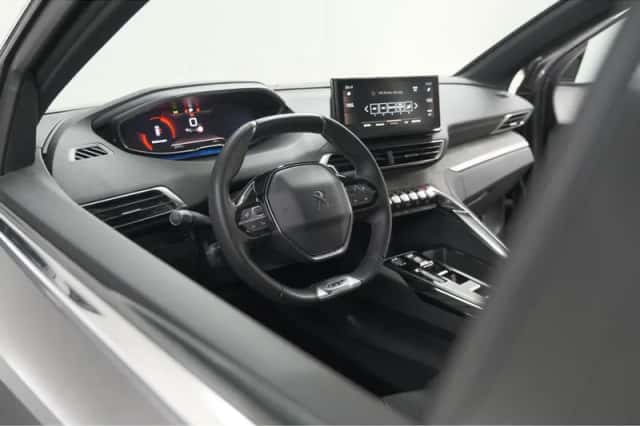 Peugeot 3008 (2023) thumbnail 2