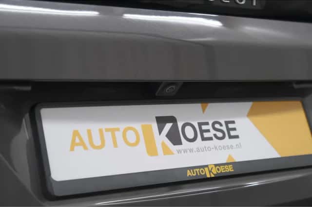 Peugeot 3008 (2023) thumbnail 4