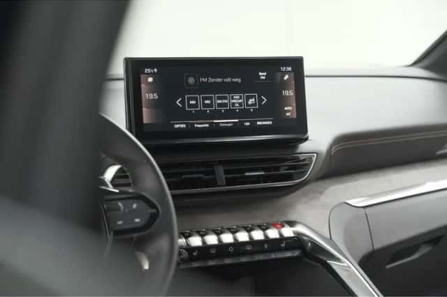 Peugeot 3008 (2023) thumbnail 49