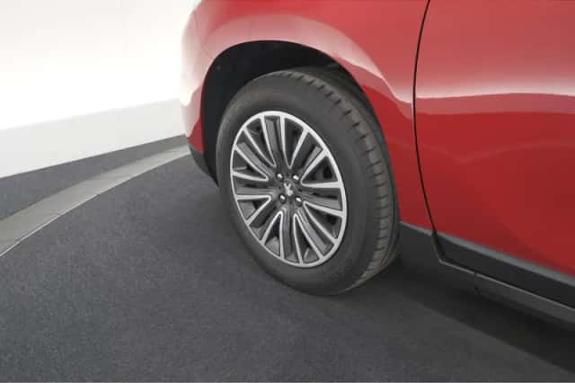 Peugeot 2008 (2018) thumbnail 18