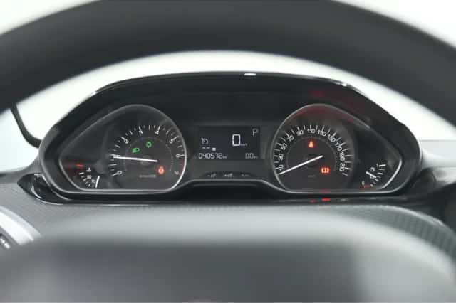 Peugeot 2008 (2018) thumbnail 33