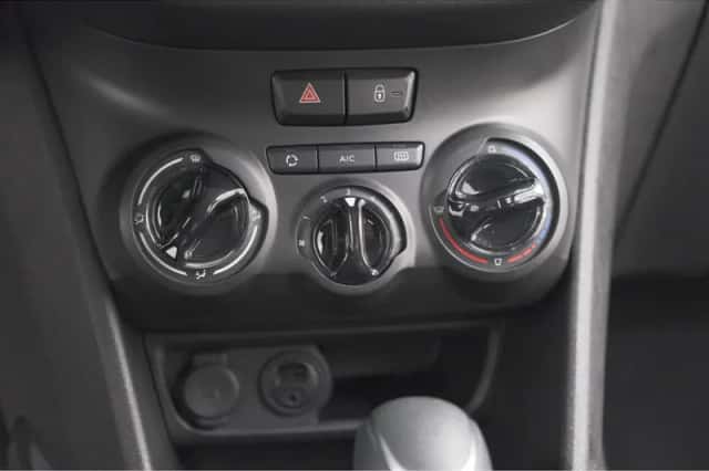 Peugeot 2008 (2018) thumbnail 38