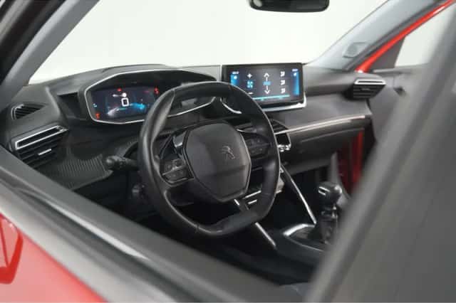 Peugeot 2008 (2020) thumbnail 2