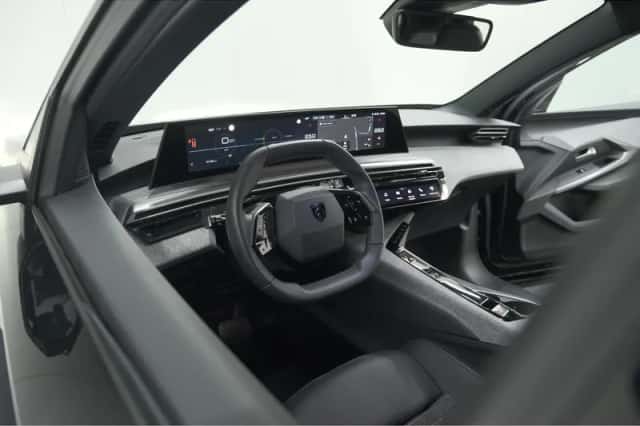 Peugeot 5008 (2025) thumbnail 2