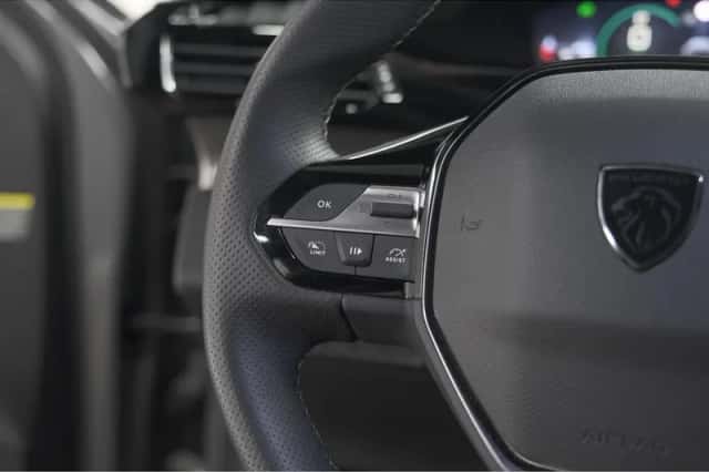 Peugeot 408 (2024) thumbnail 3