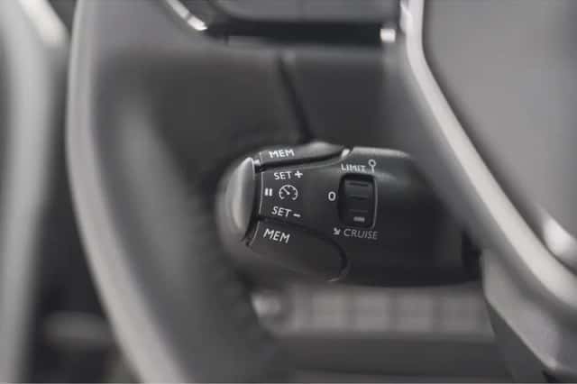 Peugeot 2008 (2025) thumbnail 3