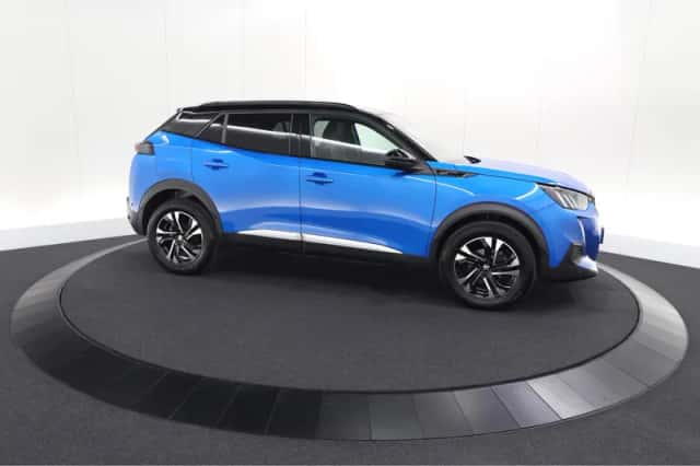Peugeot 2008 (2023) thumbnail 4