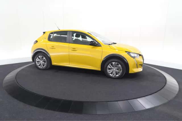 Peugeot e-208 (2023) thumbnail 4