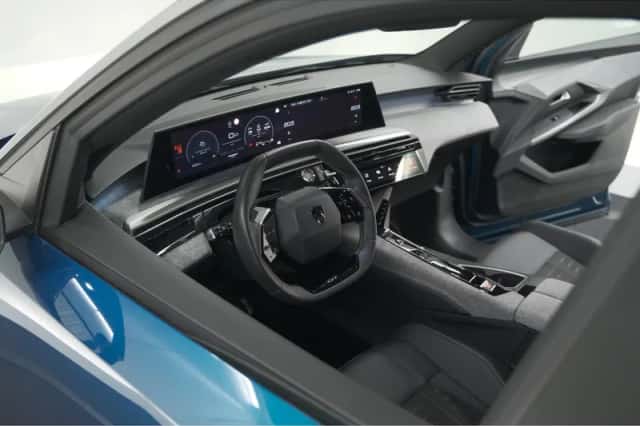 Peugeot 5008 (2025) thumbnail 2
