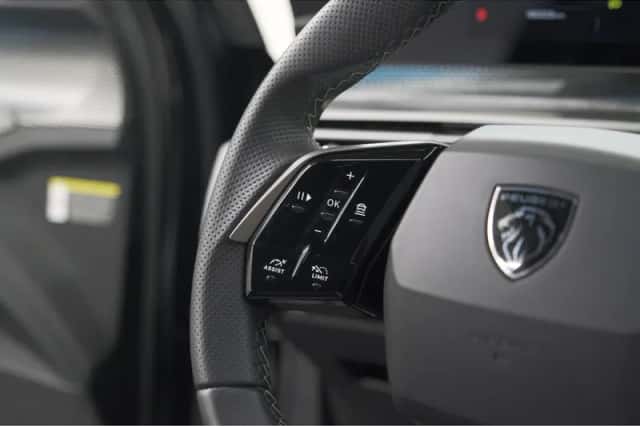 Peugeot 3008 (2025) thumbnail 3
