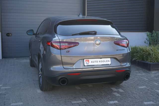 Alfa Romeo Stelvio (2018) thumbnail 6