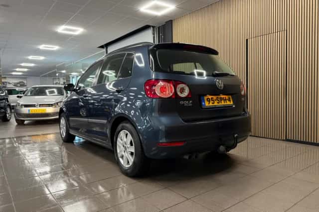 Volkswagen Golf (2010) thumbnail 3