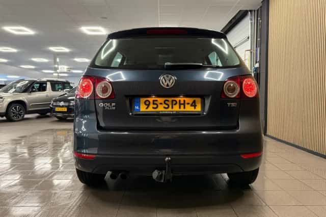 Volkswagen Golf (2010) thumbnail 4