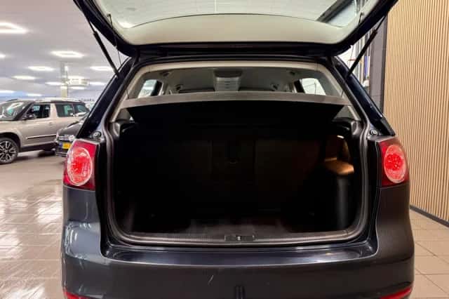 Volkswagen Golf (2010) thumbnail 5