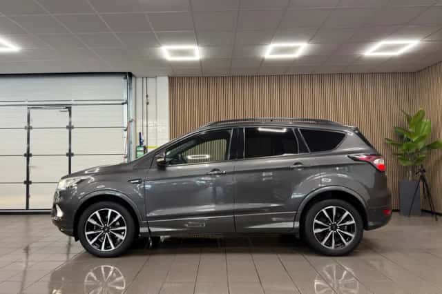 Ford Kuga (2017) thumbnail 2