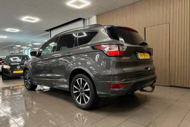 Ford Kuga (2017) thumbnail 3