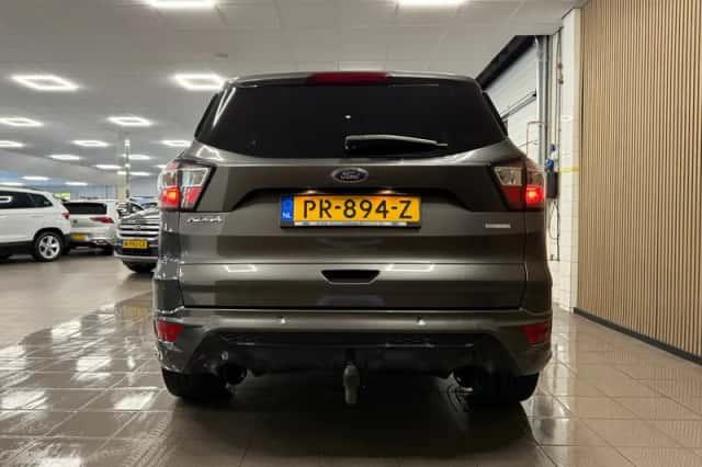 Ford Kuga (2017) thumbnail 4