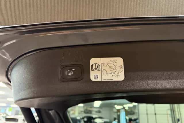 Ford Kuga (2017) thumbnail 6