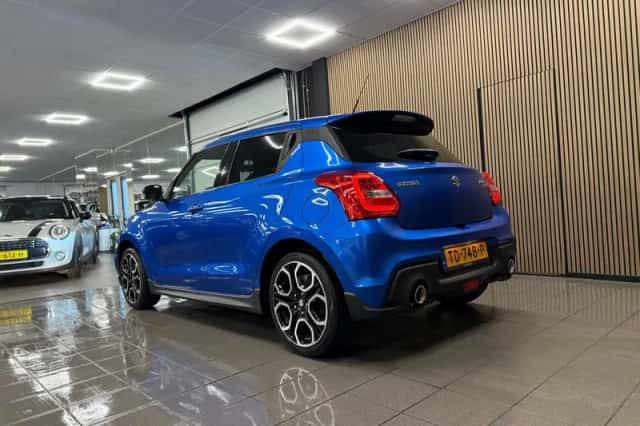 Suzuki Swift (2018) thumbnail 3
