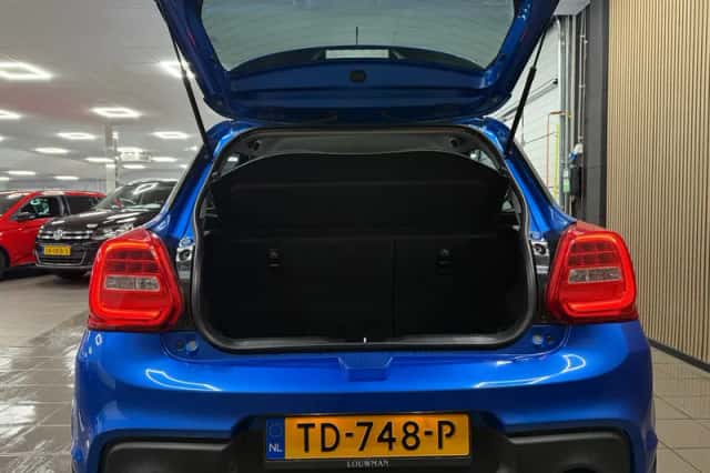 Suzuki Swift (2018) thumbnail 5