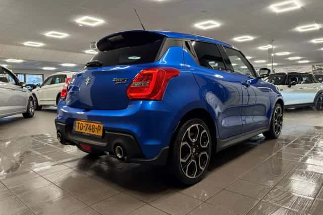 Suzuki Swift (2018) thumbnail 6