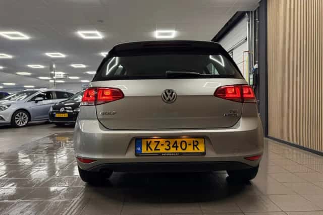 Volkswagen Golf (2017) thumbnail 4