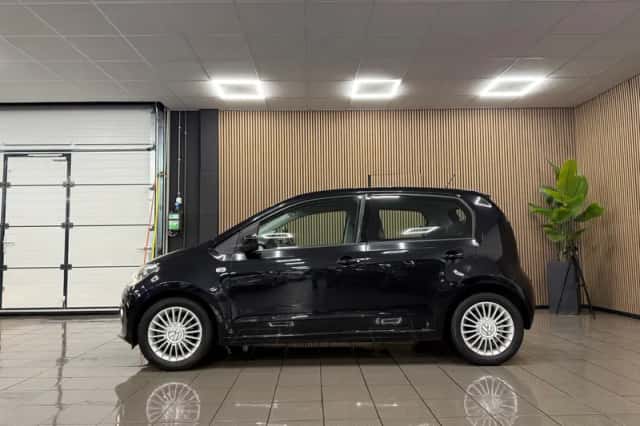 Volkswagen Up! (2016) thumbnail 2