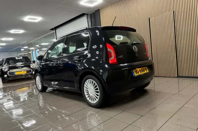 Volkswagen Up! (2016) thumbnail 3