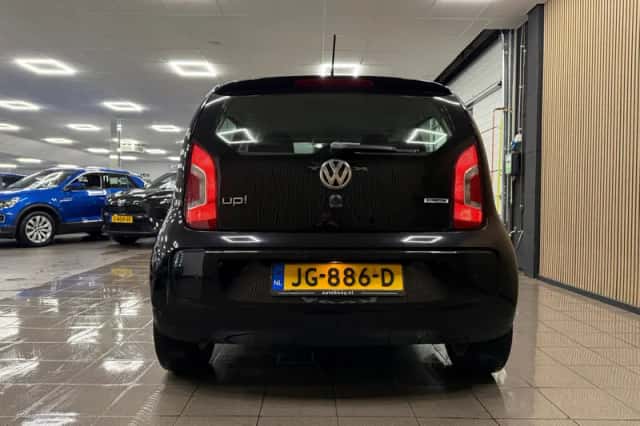 Volkswagen Up! (2016) thumbnail 4