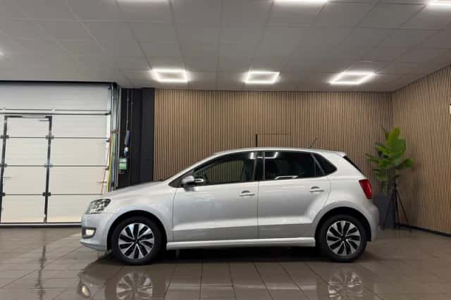 Volkswagen Polo (2016) thumbnail 2